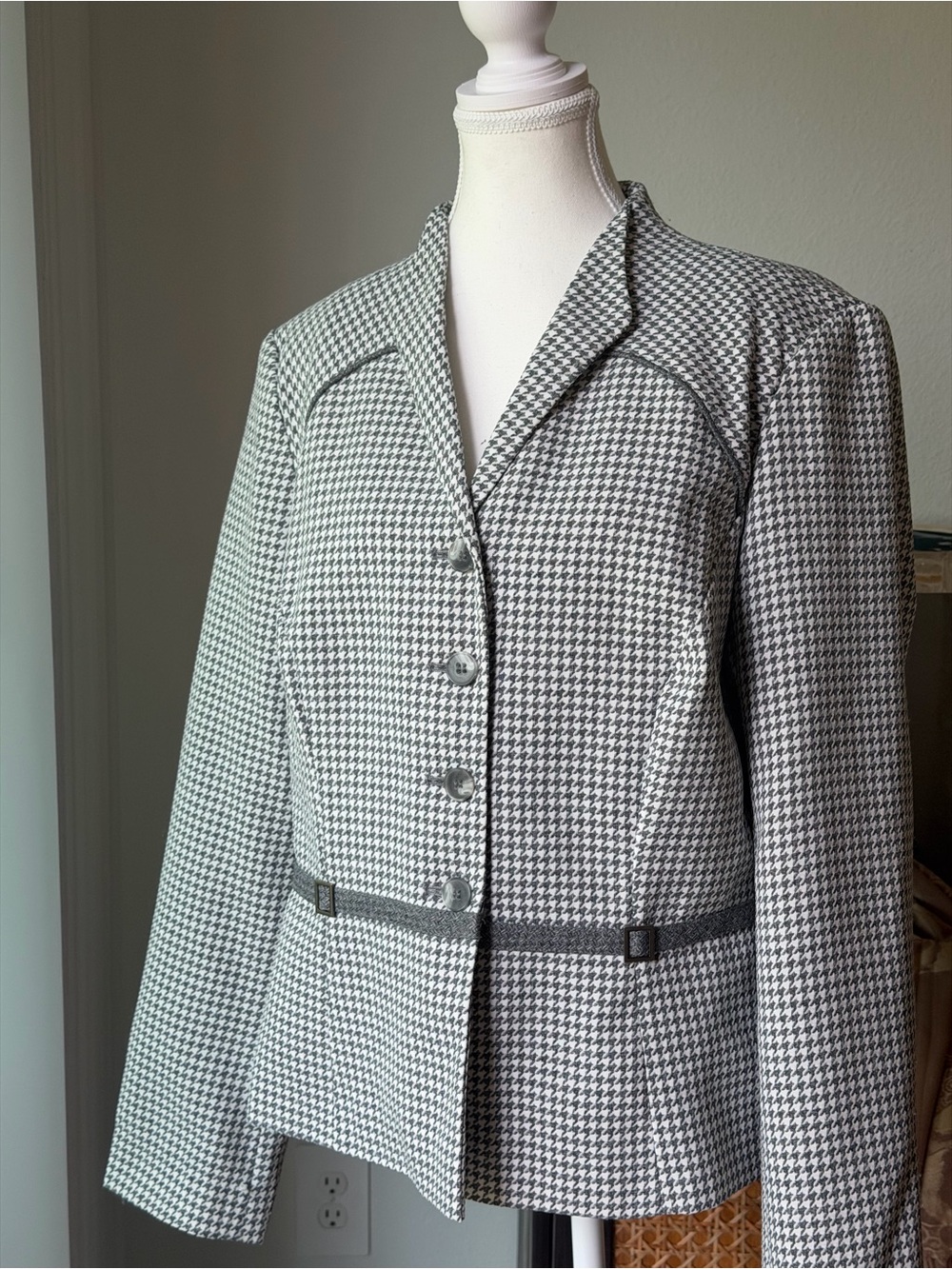 John Meyer Black & White Houndstooth Button-Front Blazer